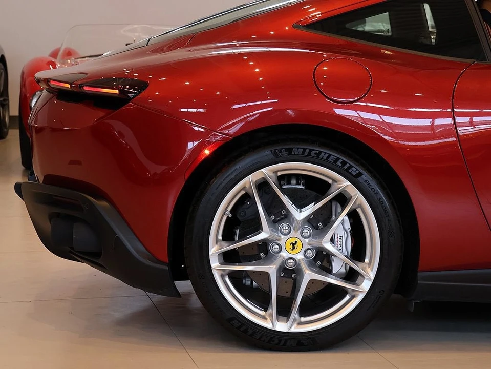 2022 Ferrari Roma - Image 24 of 31