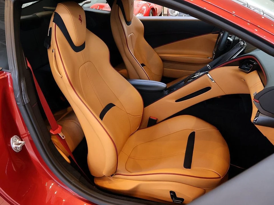 2022 Ferrari Roma - Image 17 of 31