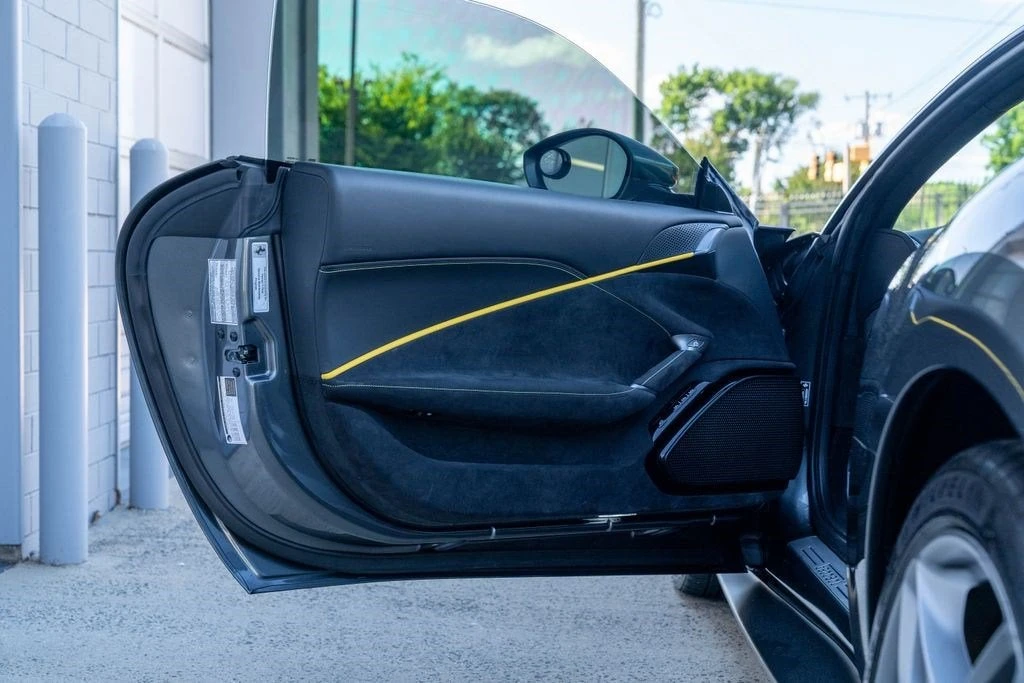 2022 Ferrari Roma - Image 28 of 31