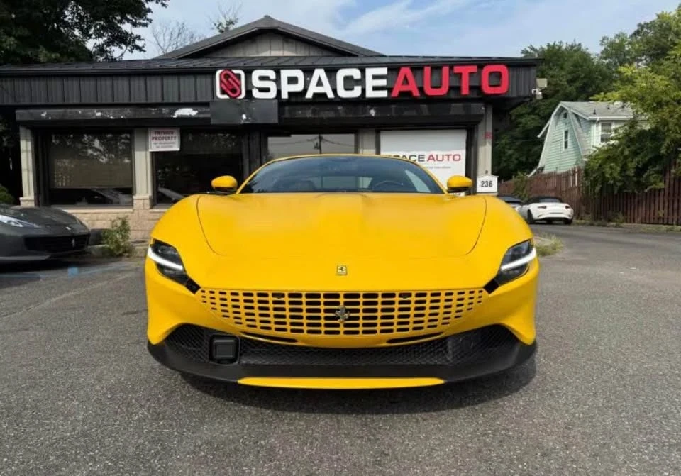 2022 Ferrari Roma - Image 2 of 10