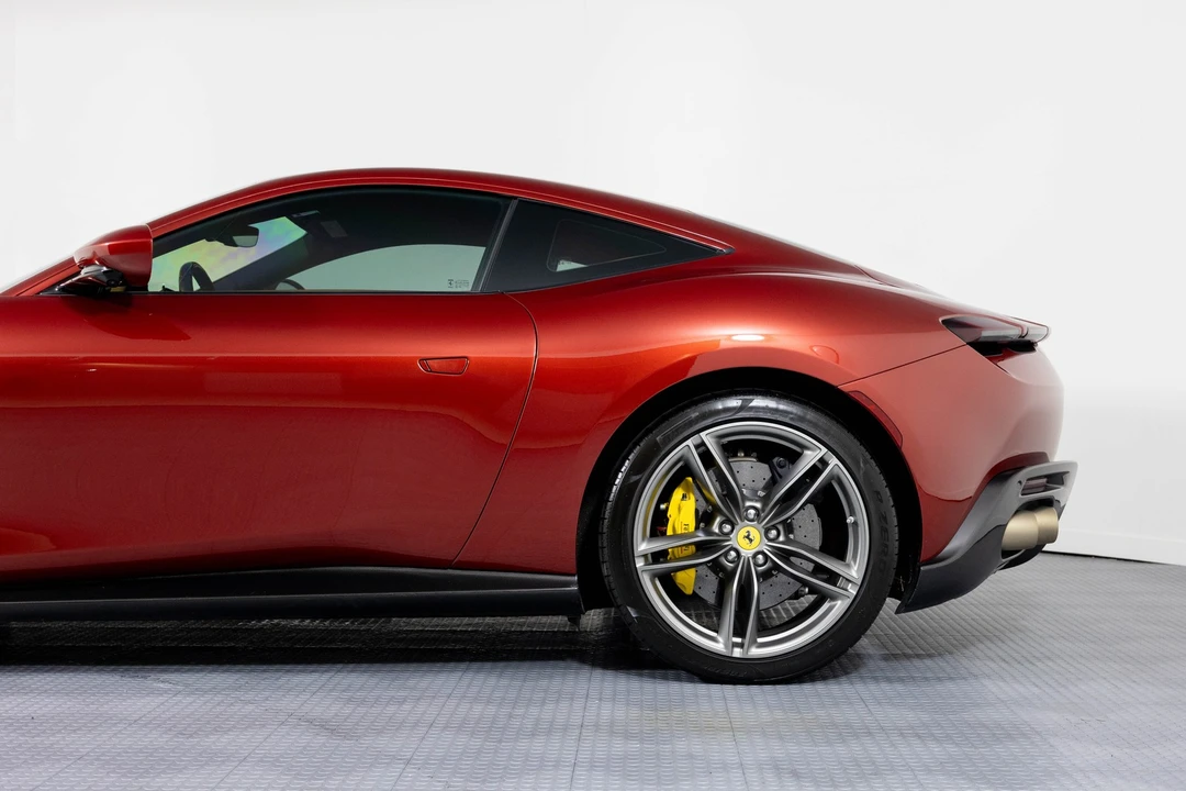 2022 Ferrari Roma - Image 17 of 21
