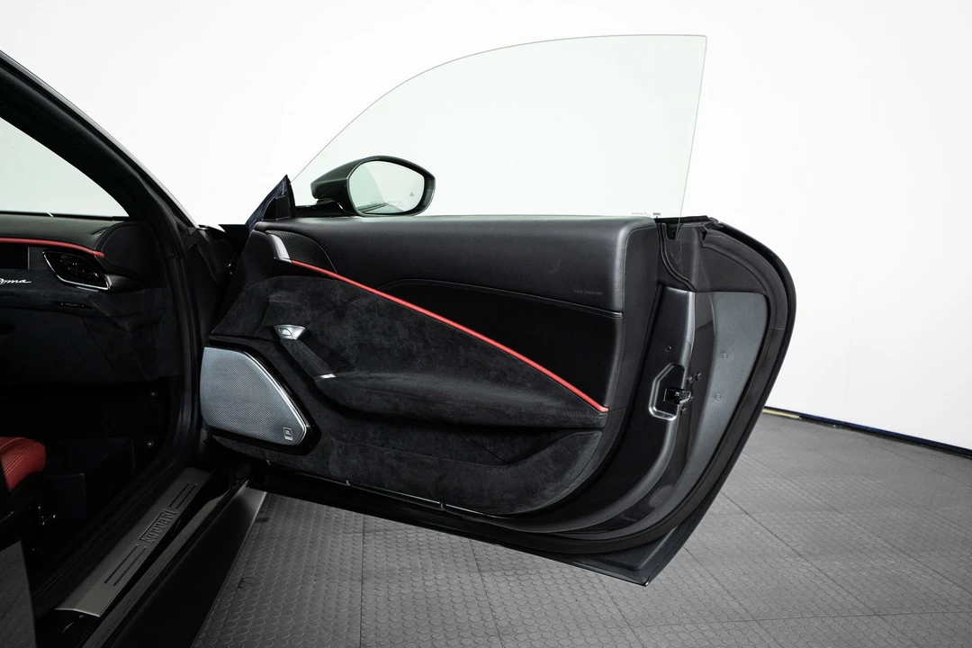 2022 Ferrari Roma - Image 24 of 31