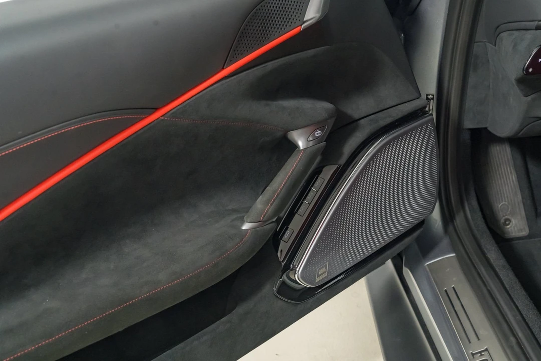 2022 Ferrari Roma - Image 21 of 31