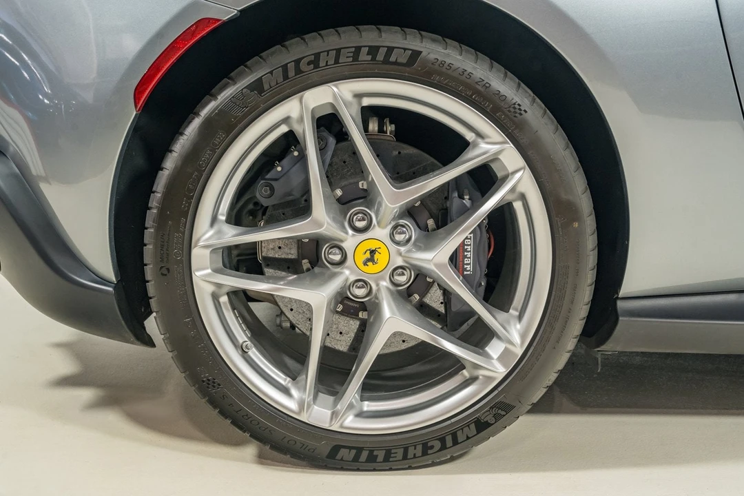 2022 Ferrari Roma - Image 15 of 31
