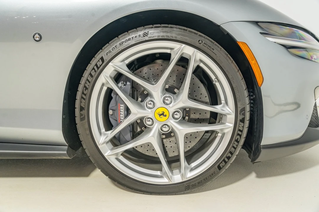 2022 Ferrari Roma - Image 14 of 31
