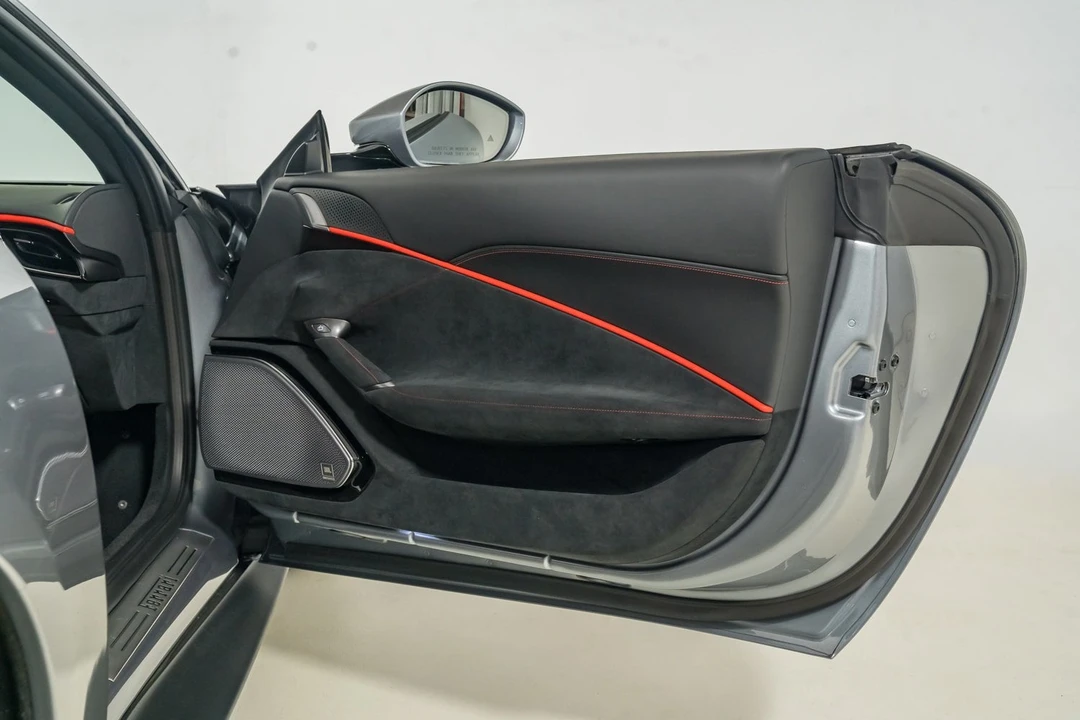 2022 Ferrari Roma - Image 25 of 31