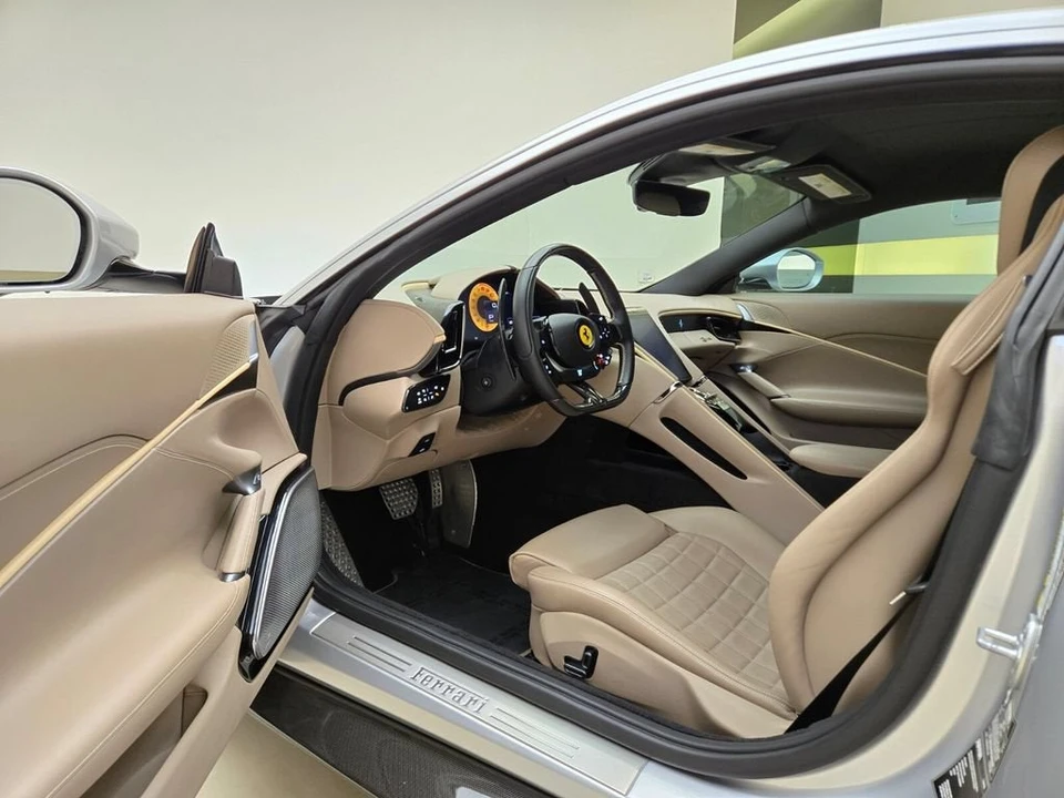 2022 Ferrari Roma - Image 16 of 31