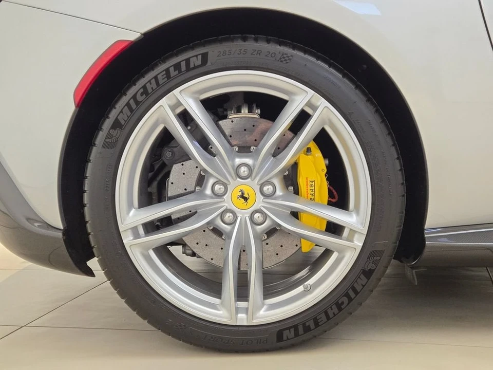 2022 Ferrari Roma - Image 7 of 31