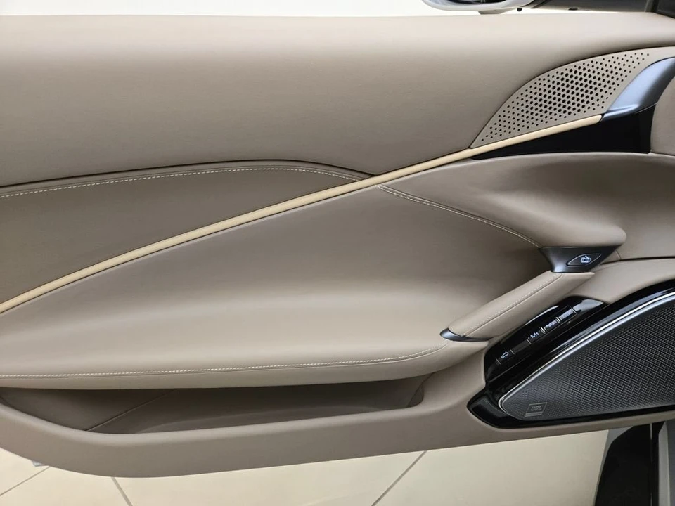 2022 Ferrari Roma - Image 30 of 31