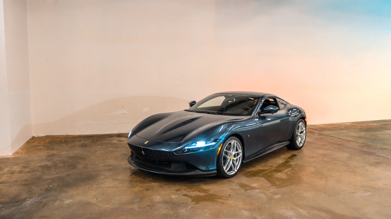 2022 Ferrari Roma - Image 16 of 31