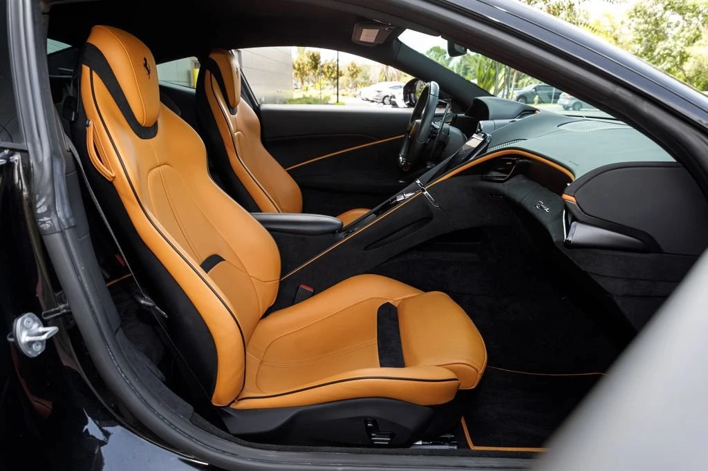 2022 Ferrari Roma - Image 14 of 31