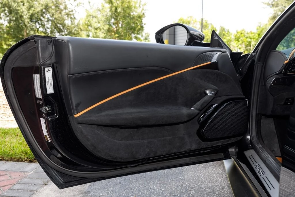 2022 Ferrari Roma - Image 25 of 31