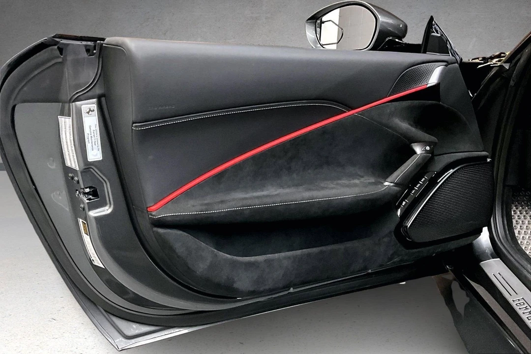 2022 Ferrari Roma - Image 18 of 29