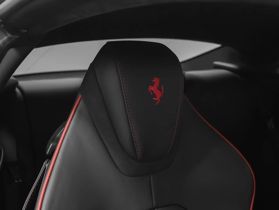 2022 Ferrari Roma - Image 28 of 31