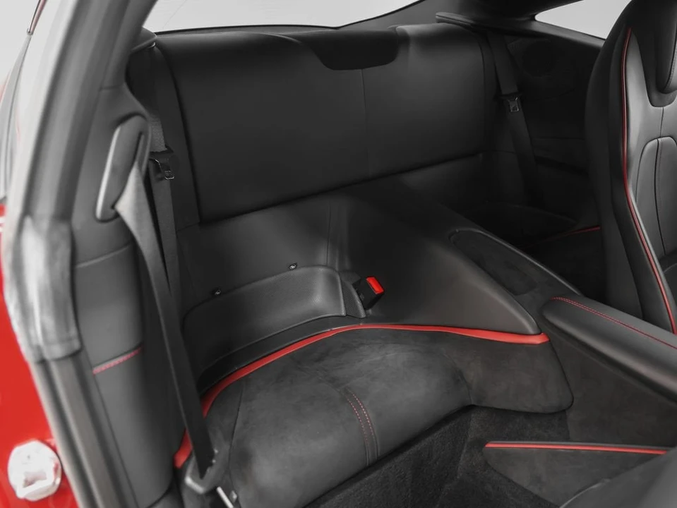 2022 Ferrari Roma - Image 25 of 31