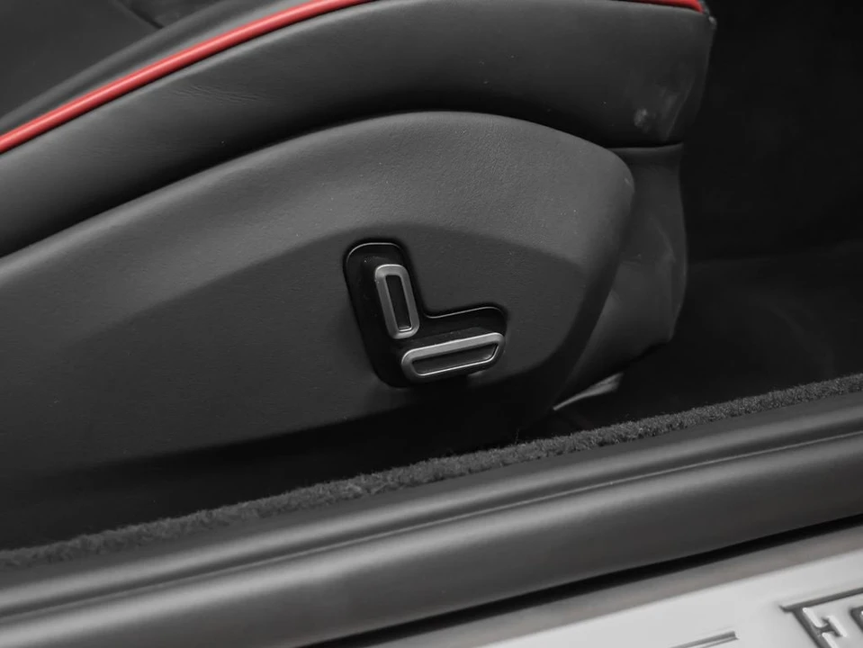 2022 Ferrari Roma - Image 24 of 31
