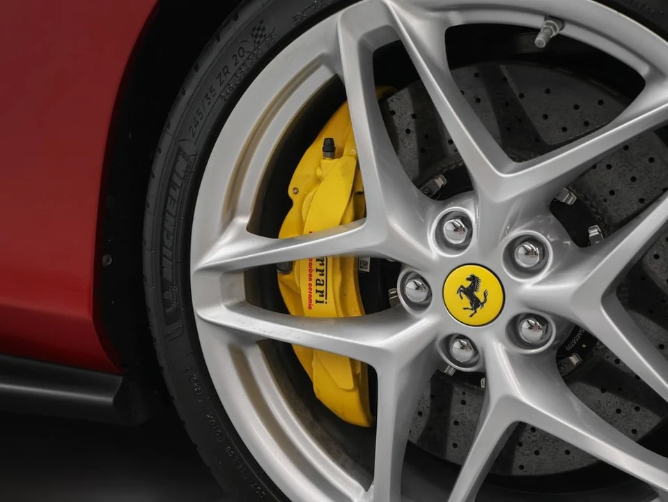 2022 Ferrari Roma - Image 13 of 31