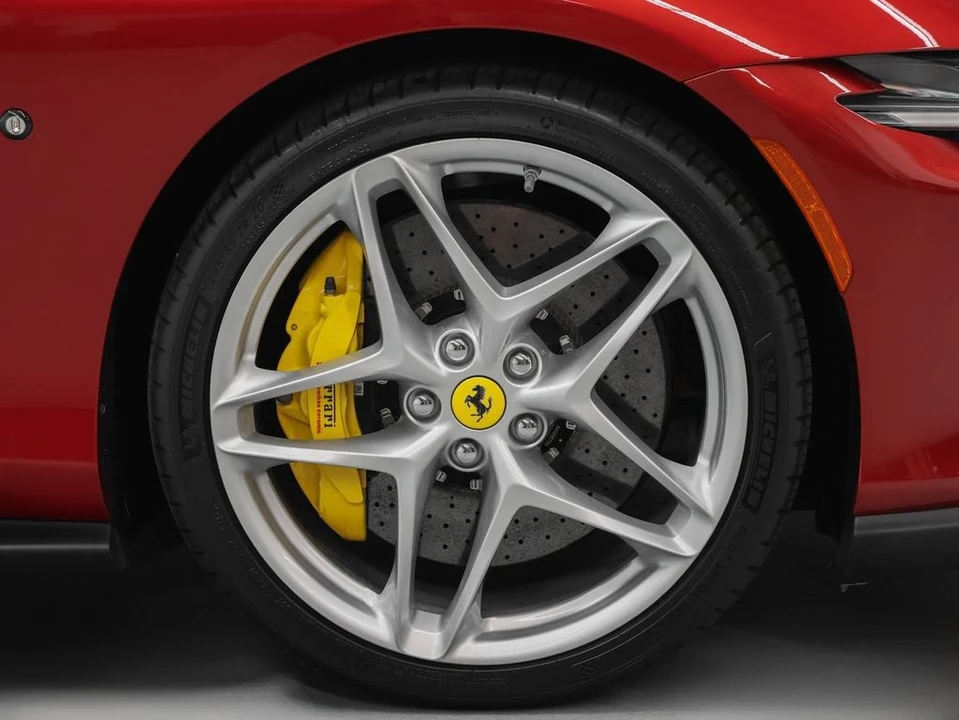 2022 Ferrari Roma - Image 12 of 31