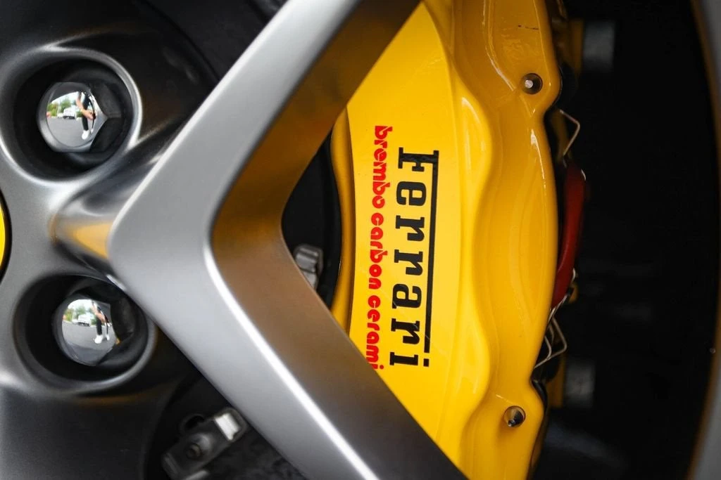 2022 Ferrari Roma - Image 16 of 31