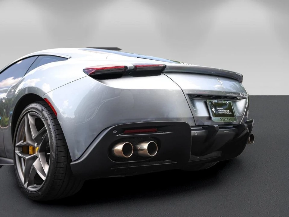 2022 Ferrari Roma - Image 18 of 31