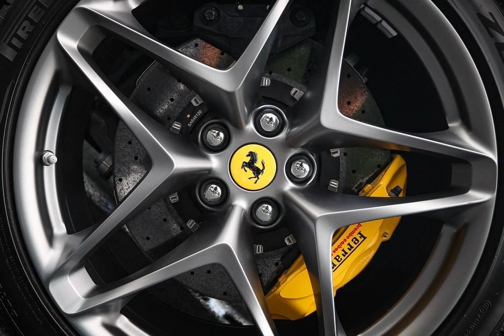 2022 Ferrari Roma - Image 14 of 31