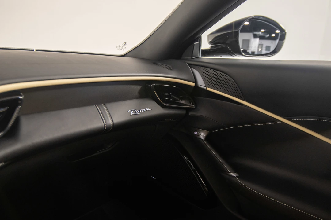 2022 Ferrari Roma - Image 16 of 31