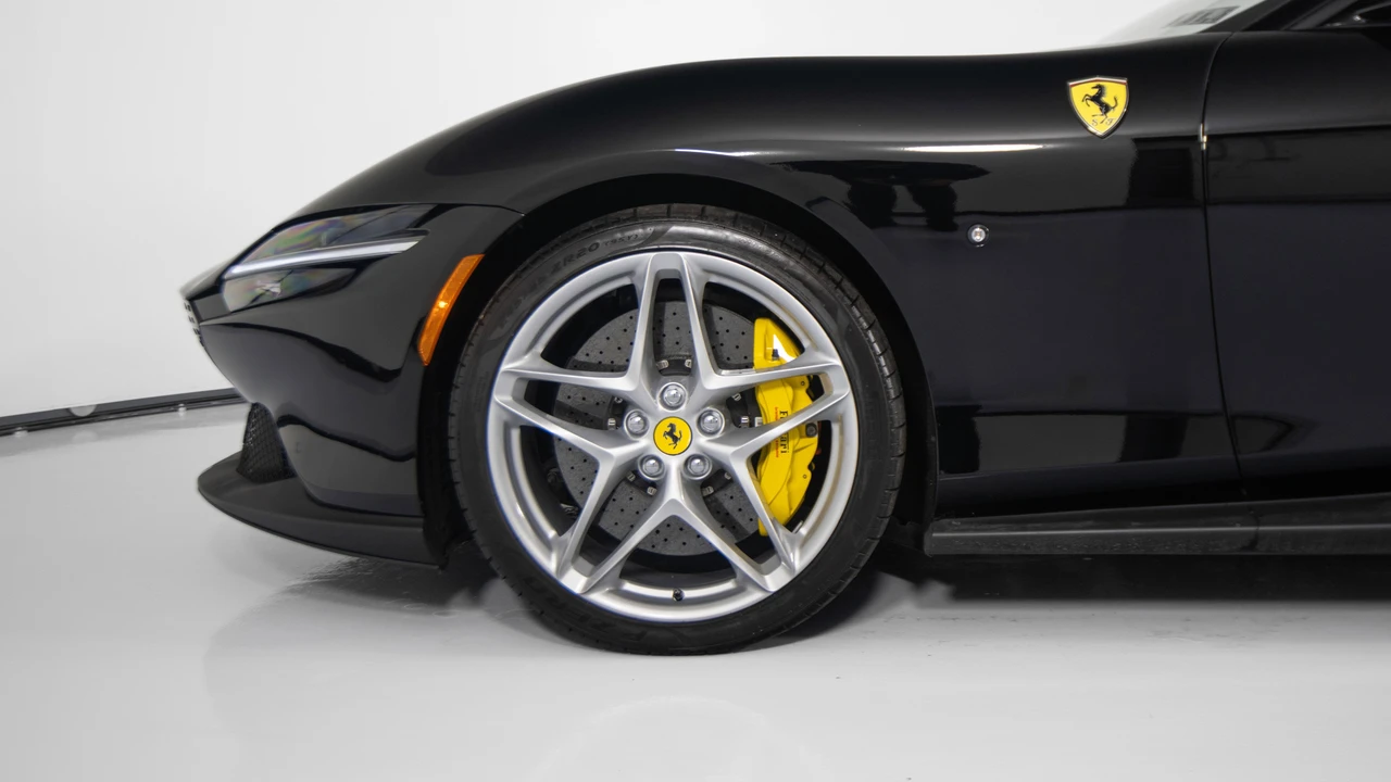2022 Ferrari Roma - Image 30 of 31