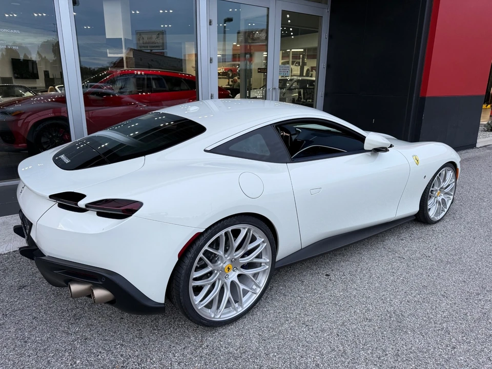 2022 Ferrari Roma - Image 5 of 21
