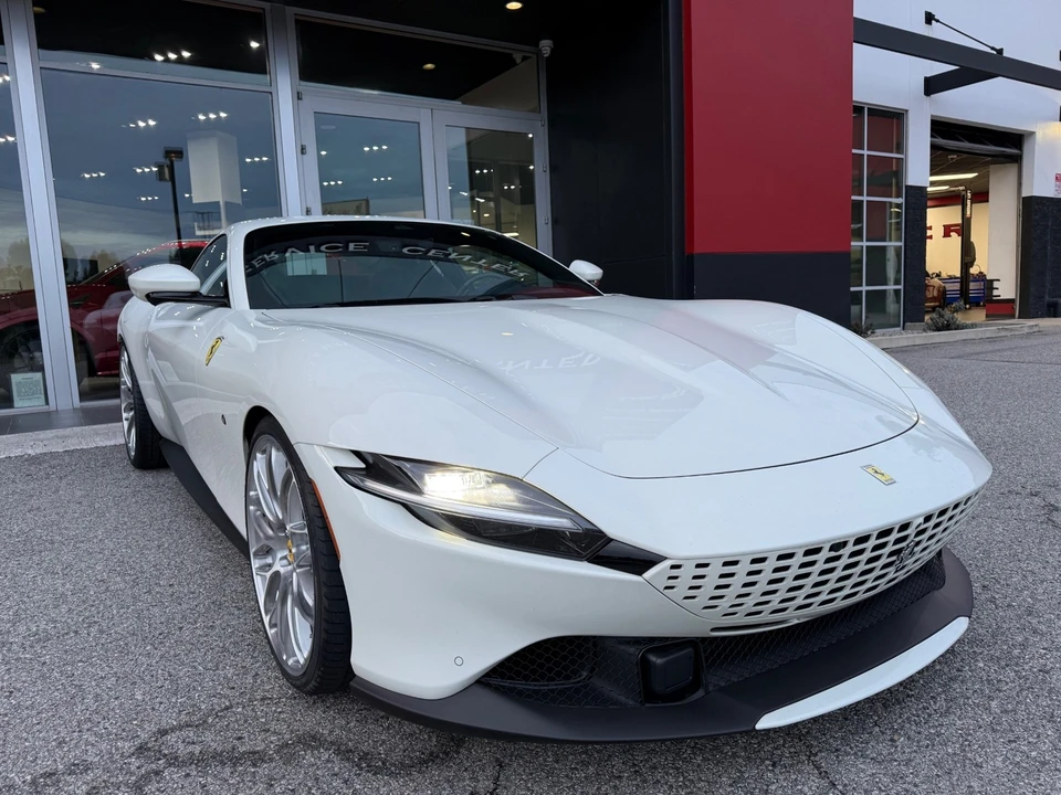 2022 Ferrari Roma - Image 13 of 21