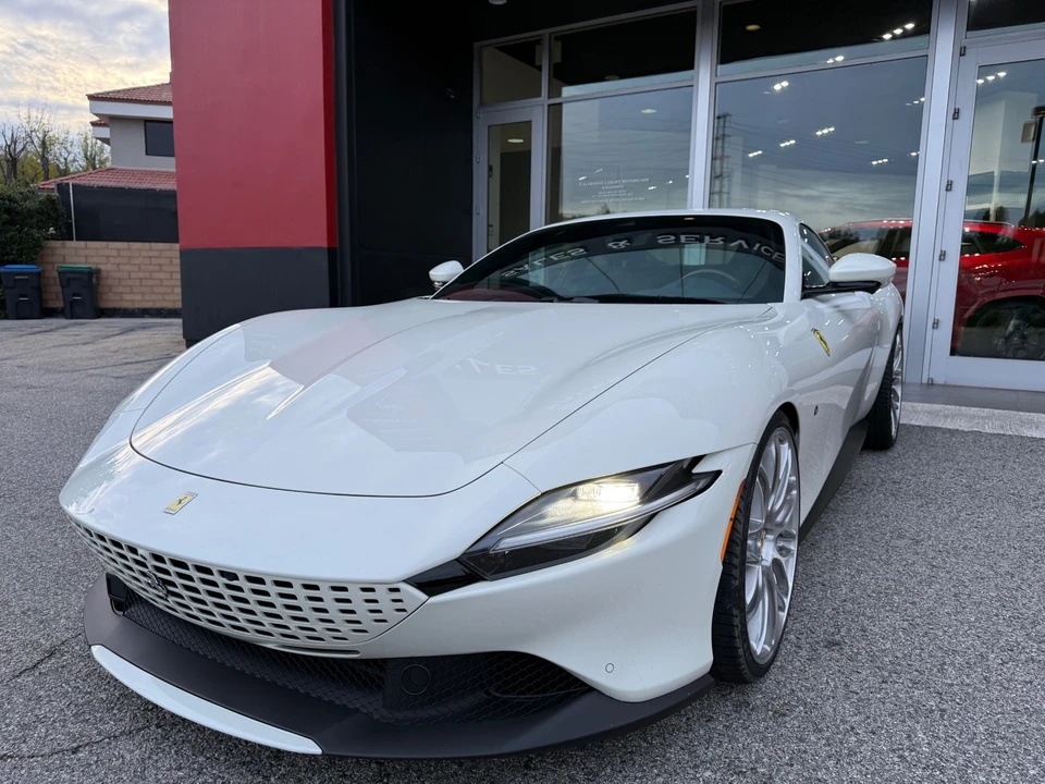 2022 Ferrari Roma - Image 14 of 21