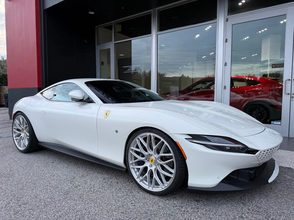 2022 Ferrari Roma - Image 2 of 26
