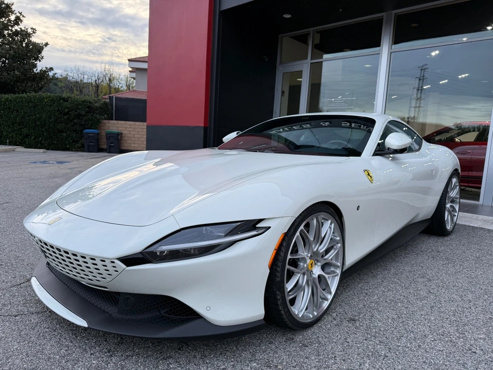 2022 Ferrari Roma - Image 12 of 21