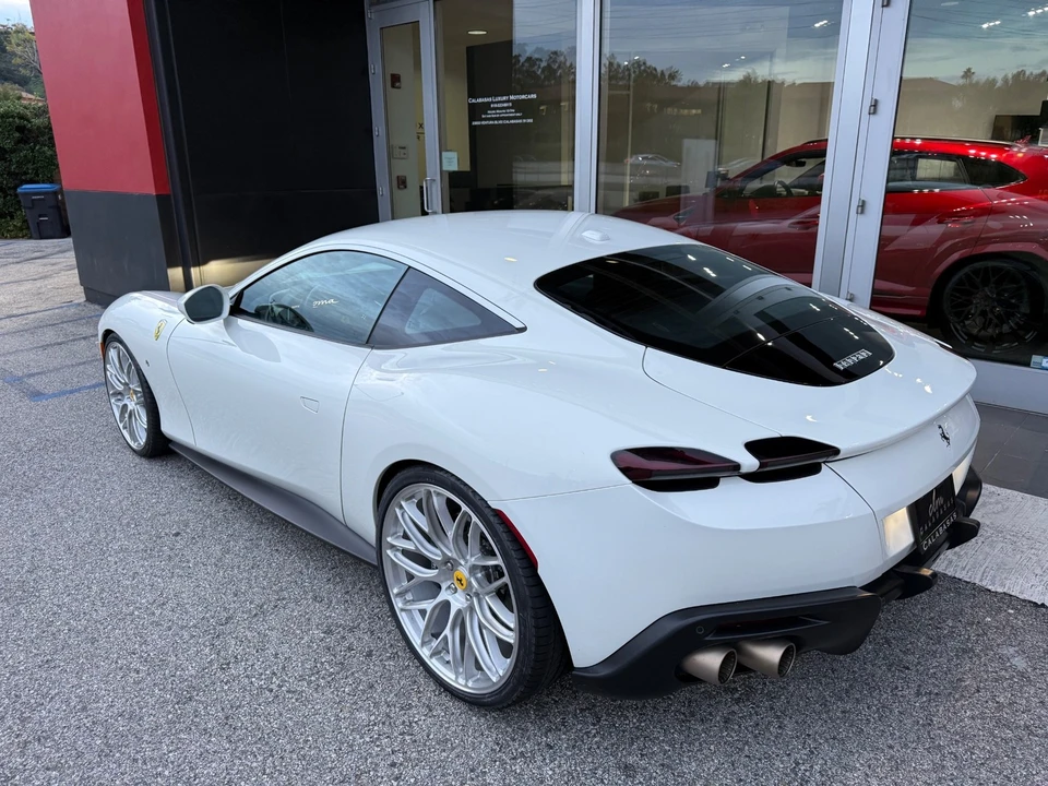 2022 Ferrari Roma - Image 10 of 21