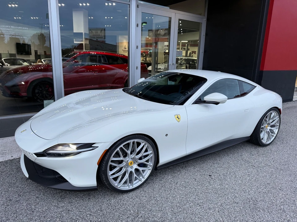 2022 Ferrari Roma - Image 8 of 21