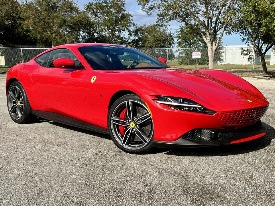 2022 Ferrari Roma - Image 2 of 31
