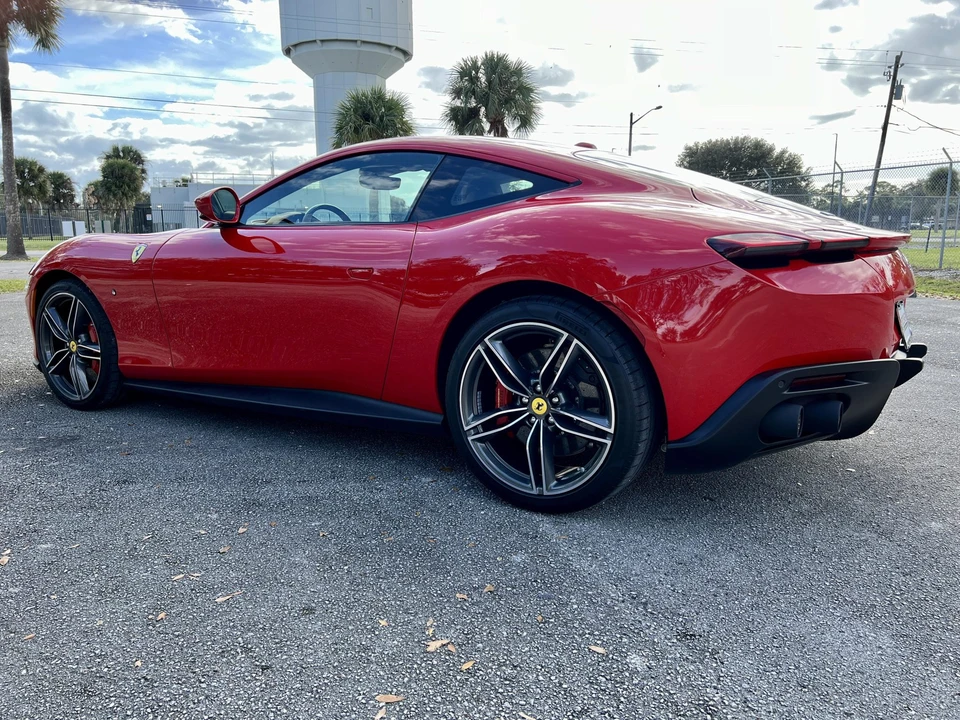 2022 Ferrari Roma - Image 9 of 31