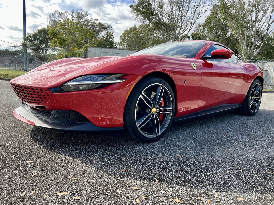 2022 Ferrari Roma - Image 16 of 31
