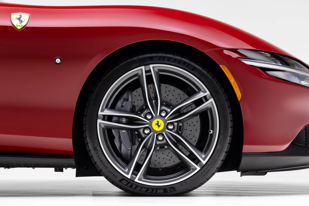 2022 Ferrari Roma - Image 17 of 31