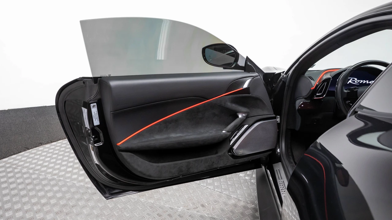 2022 Ferrari Roma - Image 12 of 31