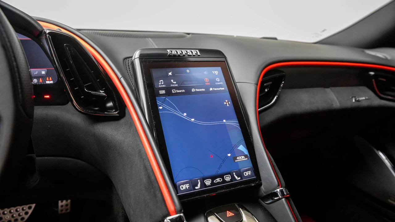 2022 Ferrari Roma - Image 29 of 31