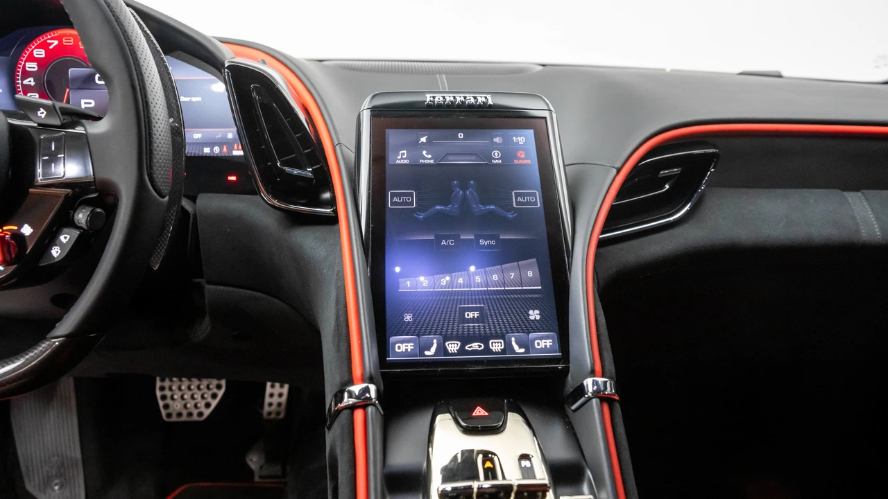 2022 Ferrari Roma - Image 27 of 31