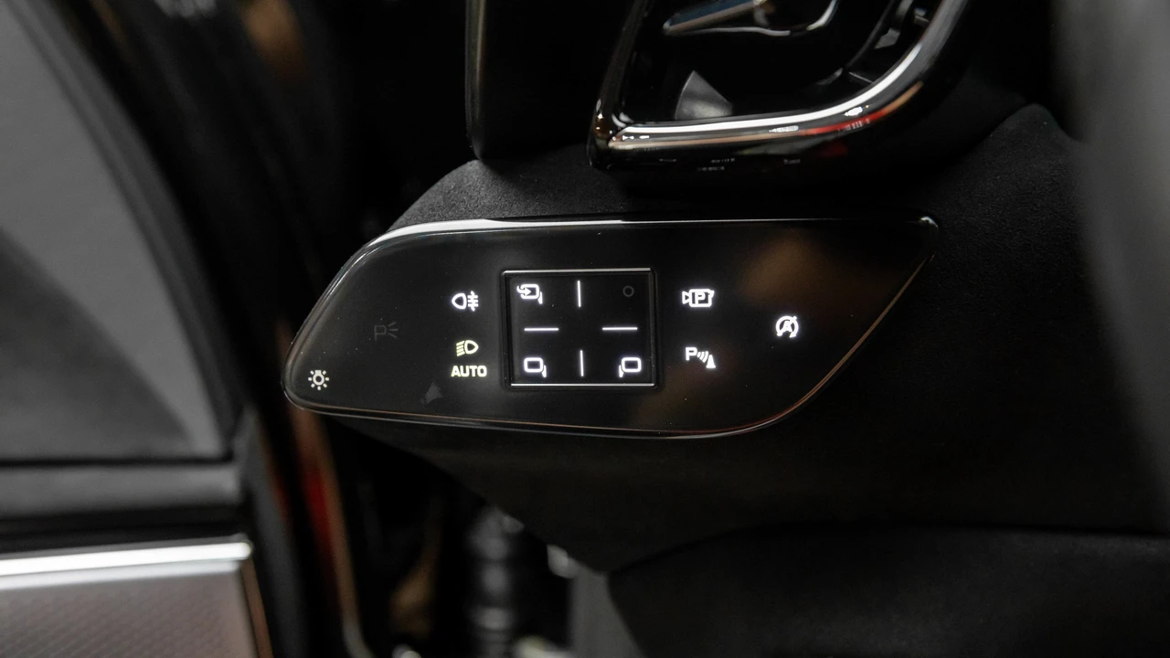 2022 Ferrari Roma - Image 26 of 31