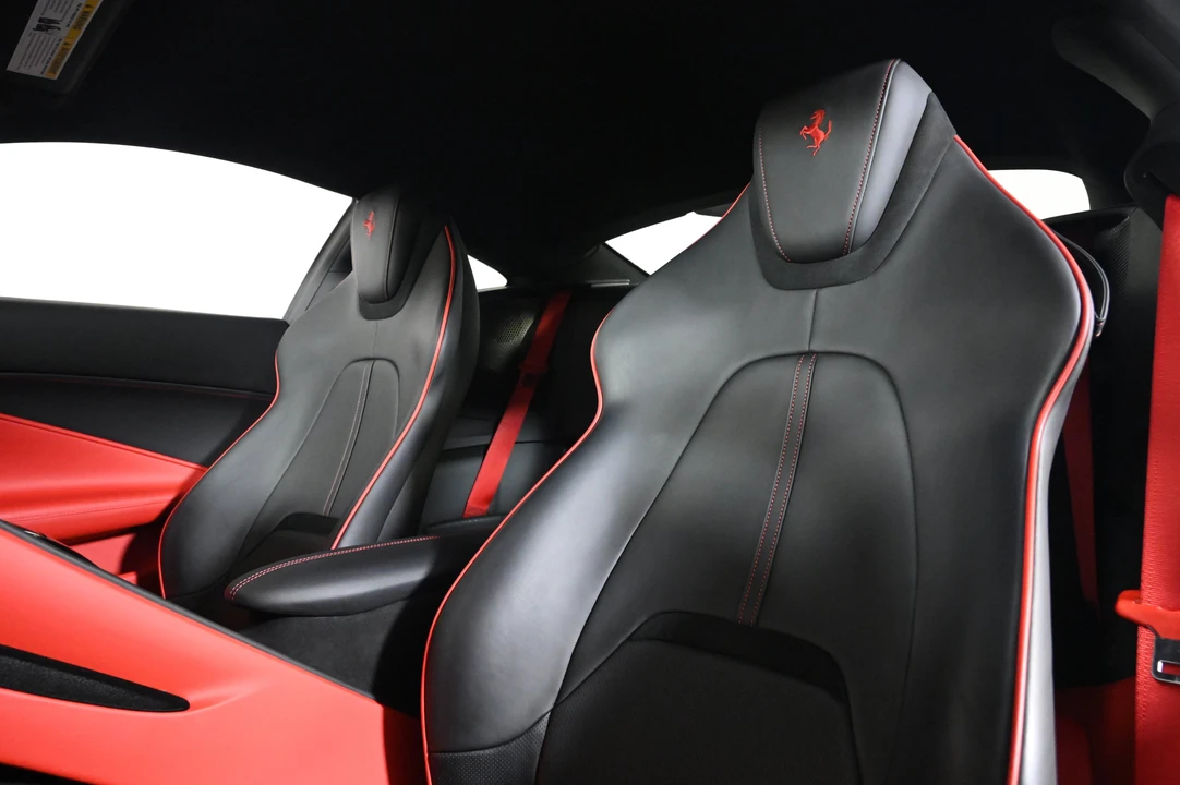 2022 Ferrari Roma - Image 19 of 31