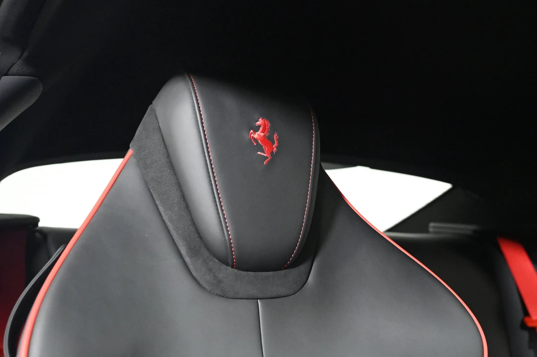 2022 Ferrari Roma - Image 24 of 31
