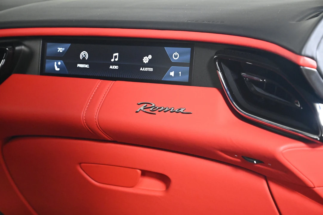 2022 Ferrari Roma - Image 28 of 31