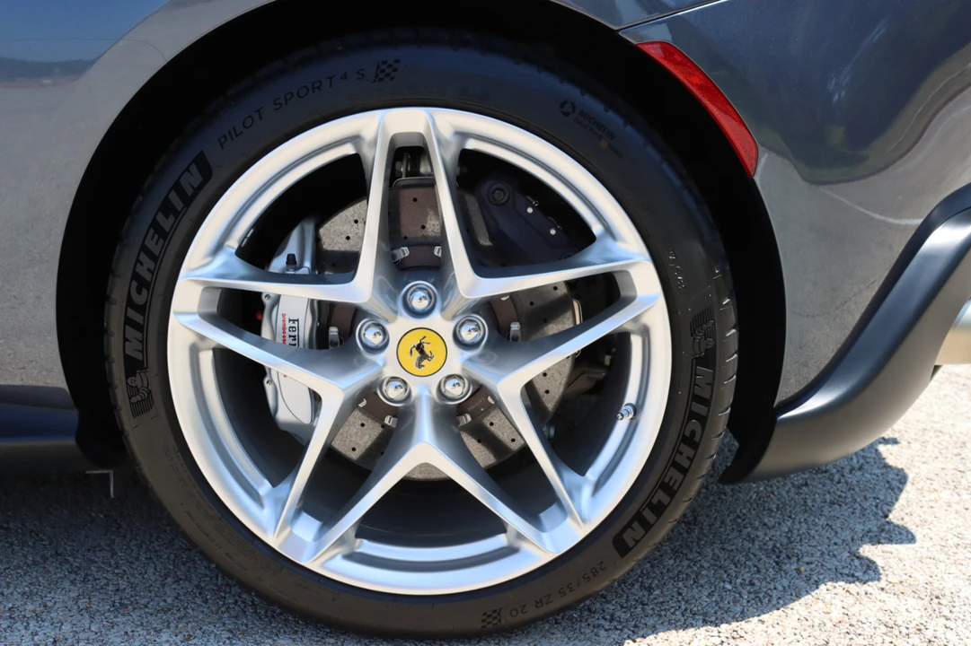 2022 Ferrari Roma - Image 27 of 31