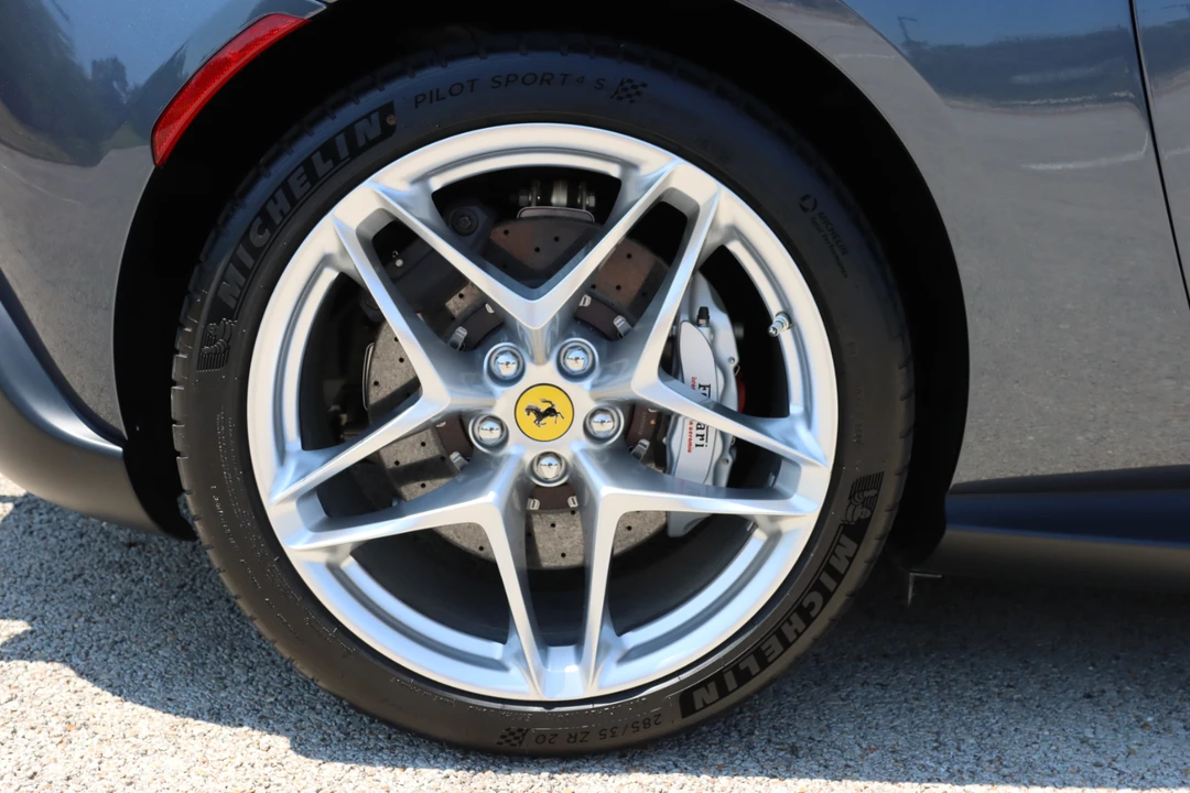 2022 Ferrari Roma - Image 28 of 31