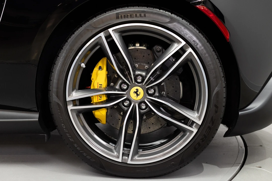 2022 Ferrari Roma - Image 14 of 31
