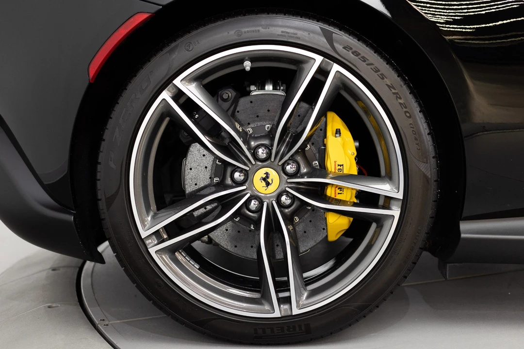 2022 Ferrari Roma - Image 16 of 31
