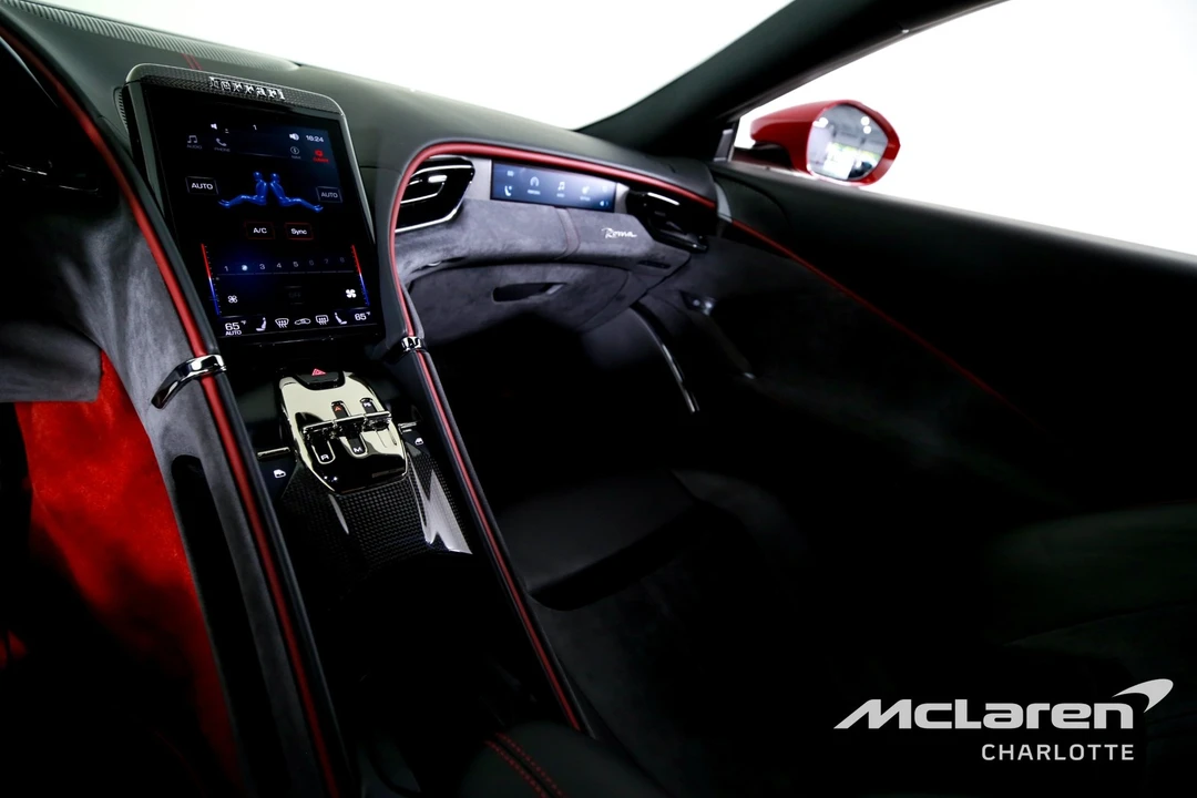2022 Ferrari Roma - Image 15 of 31